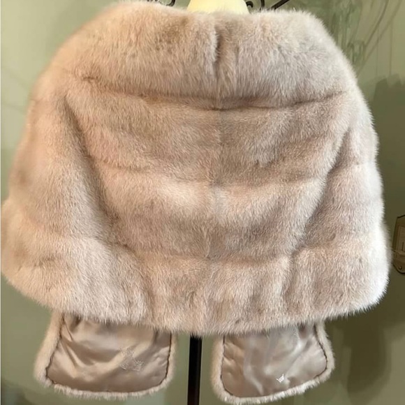 Mink Fur shawl/vest - Picture 2 of 8